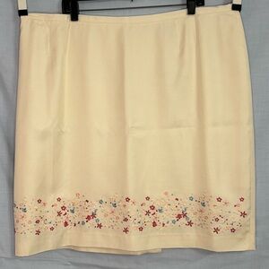Casual Corner ANNEX Off-White Floral Embroidered Sheath Skirt - Size 22W & NWT